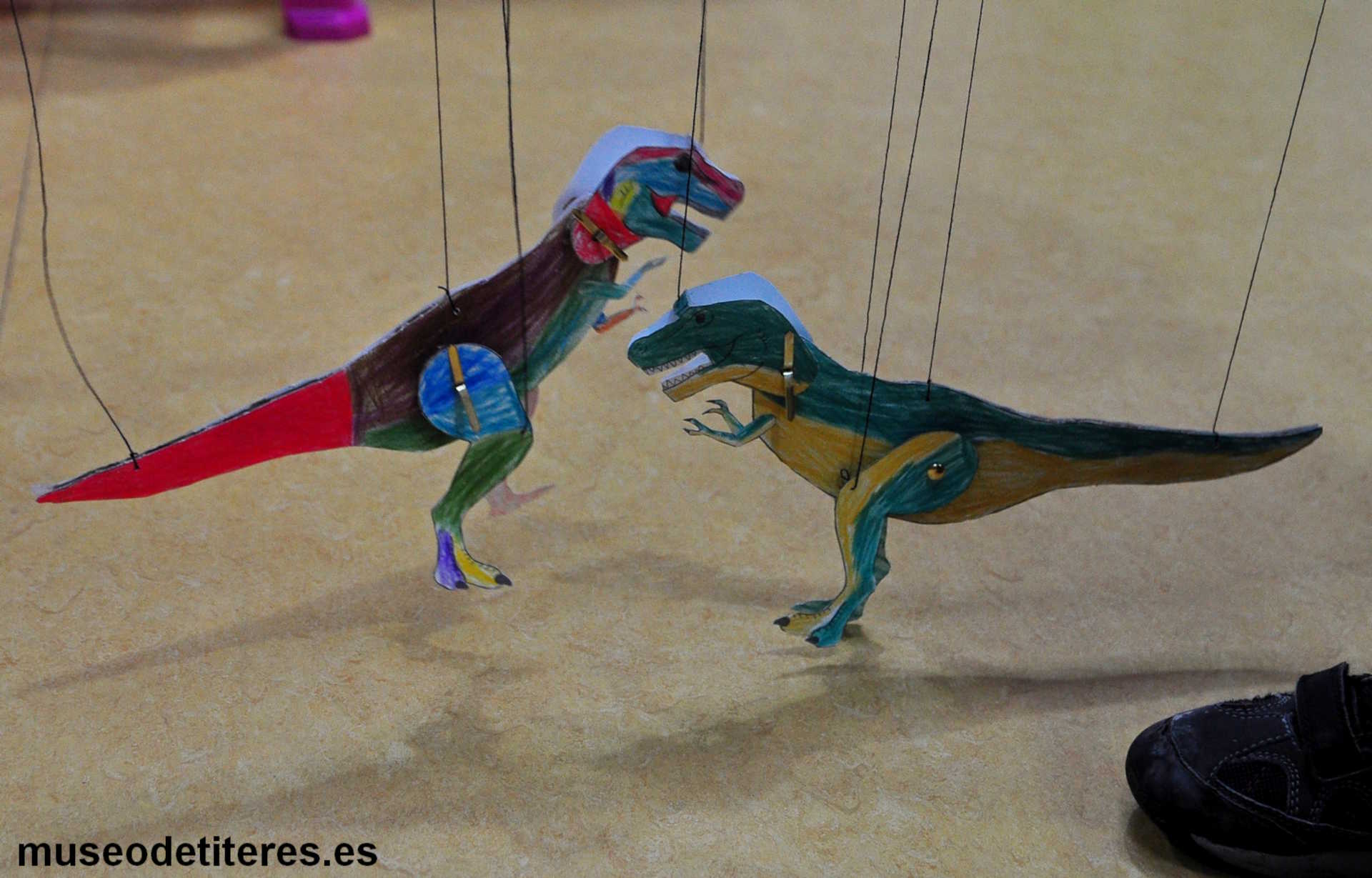 Haz un Tiranosaurio Rex Títere