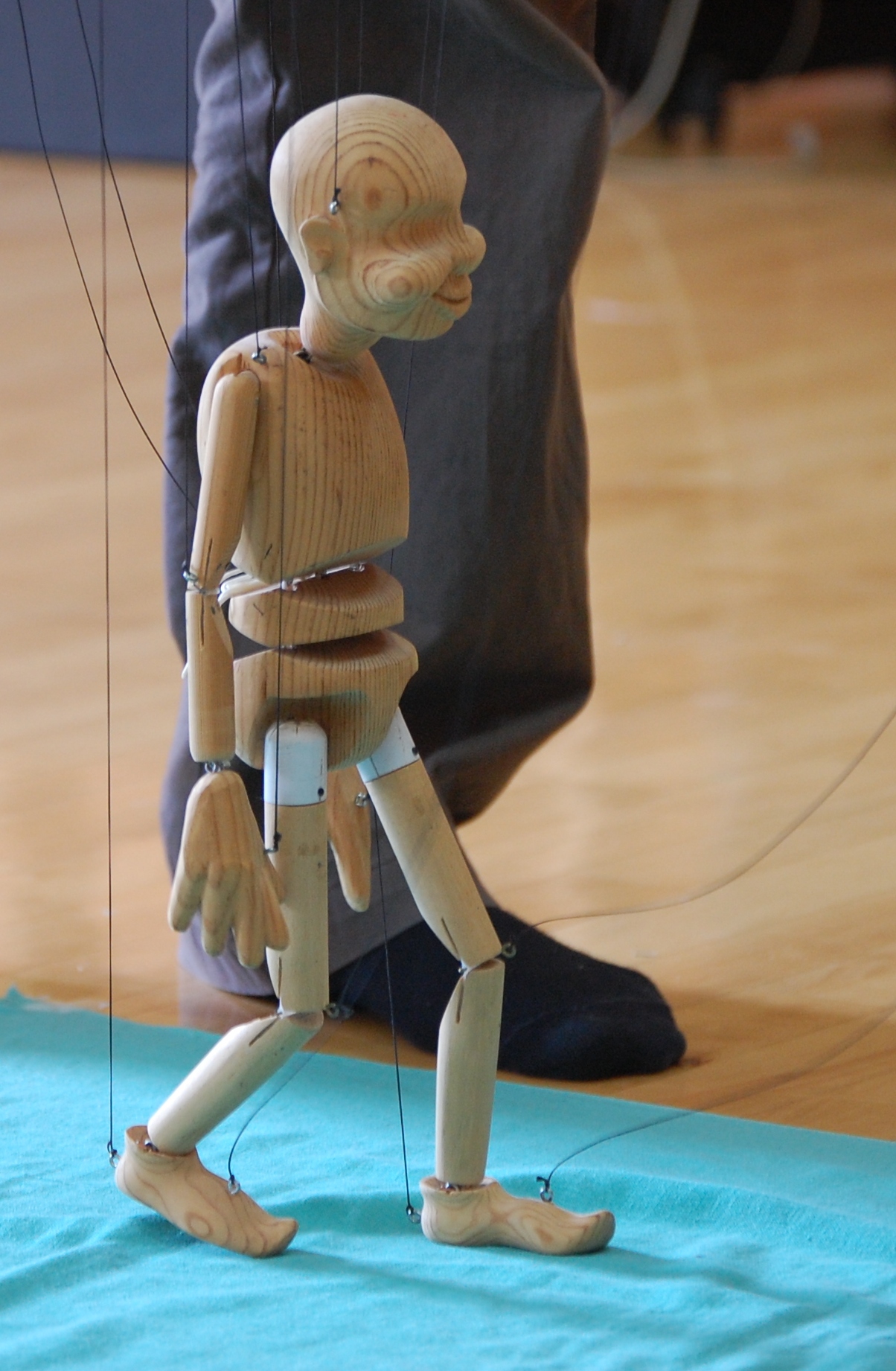 construction d’une marionnette a fil avec stephen motram